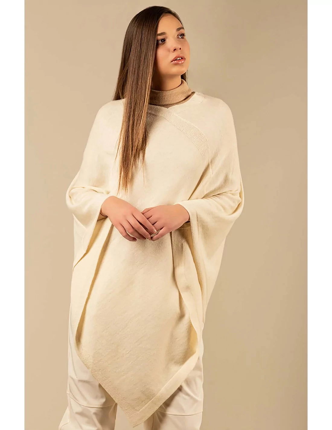 Alpaka Basic Strickponcho ALMENDRA KUNA Essentials - Alpakawolletraum.com