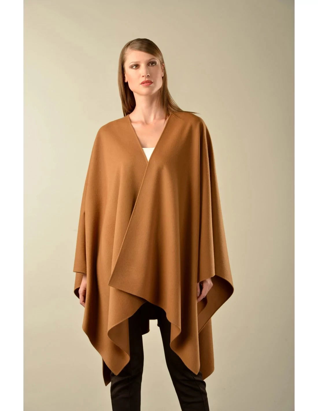 Vikunja Cape BETTY für Damen – Die feinste Faser der Welt - Alpakawolletraum.com