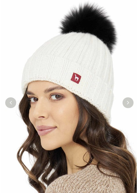 🧢 Alpaka Mütze BIANCA mit Bommel – Warm, flauschig & ein bisschen frech 🦙