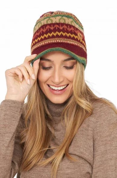 LUNA Schirm-Mütze aus Baby Alpaka mit Jacquard-Muster in herbstlichen Farben und Baumwollfutter.