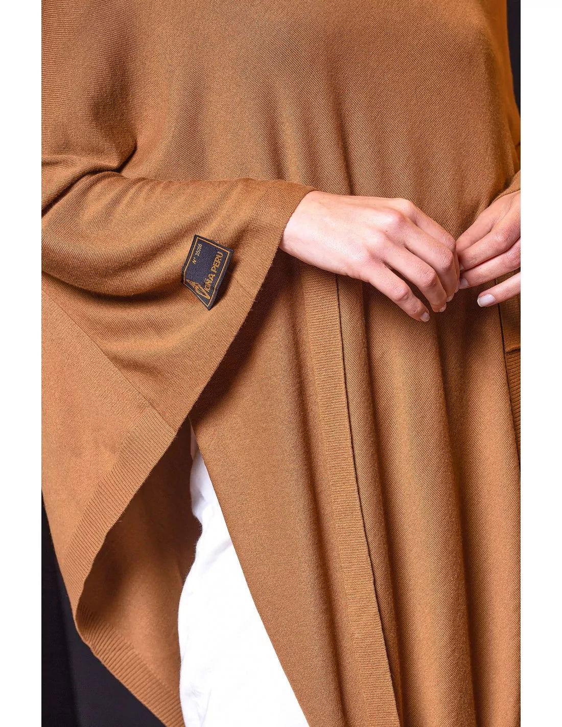 100% Vikunja Poncho BERYL für Damen - Alpakawolletraum.com