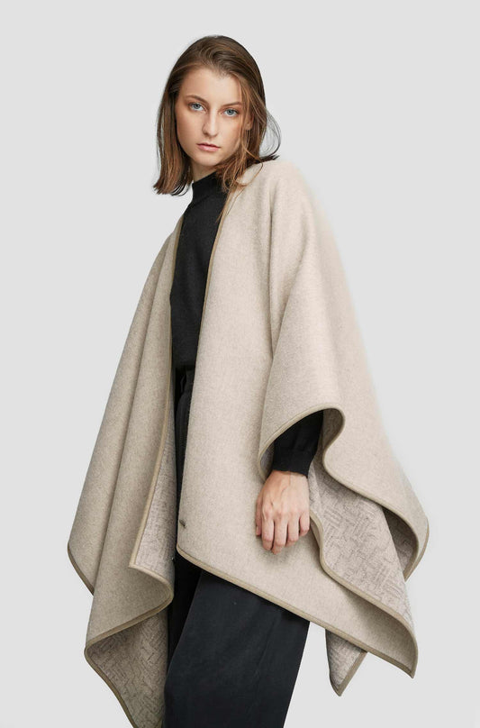 Elegantes Alpaka Cape YPER aus Alpaka-Woll-Mix - Alpakawolletraum.com