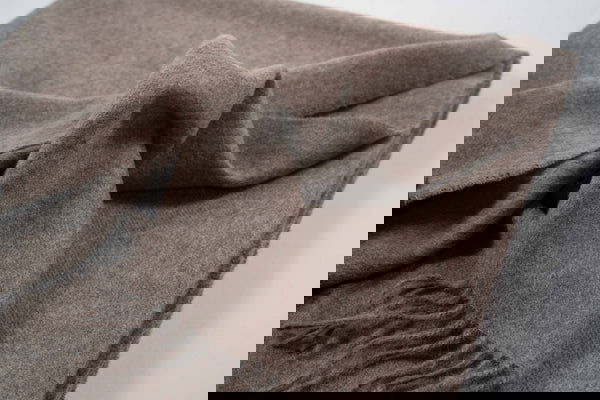 Hochwertiges Plaid "Plaza" aus 100% Baby Alpaka – Warm, weich und langlebig - Alpakawolletraum.com