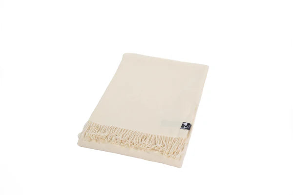 Hochwertiges Plaid "Plaza" aus 100% Baby Alpaka – Warm, weich und langlebig - Alpakawolletraum.com