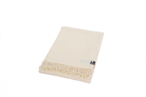 Hochwertiges Plaid "Plaza" aus 100% Baby Alpaka – Warm, weich und langlebig - Alpakawolletraum.com