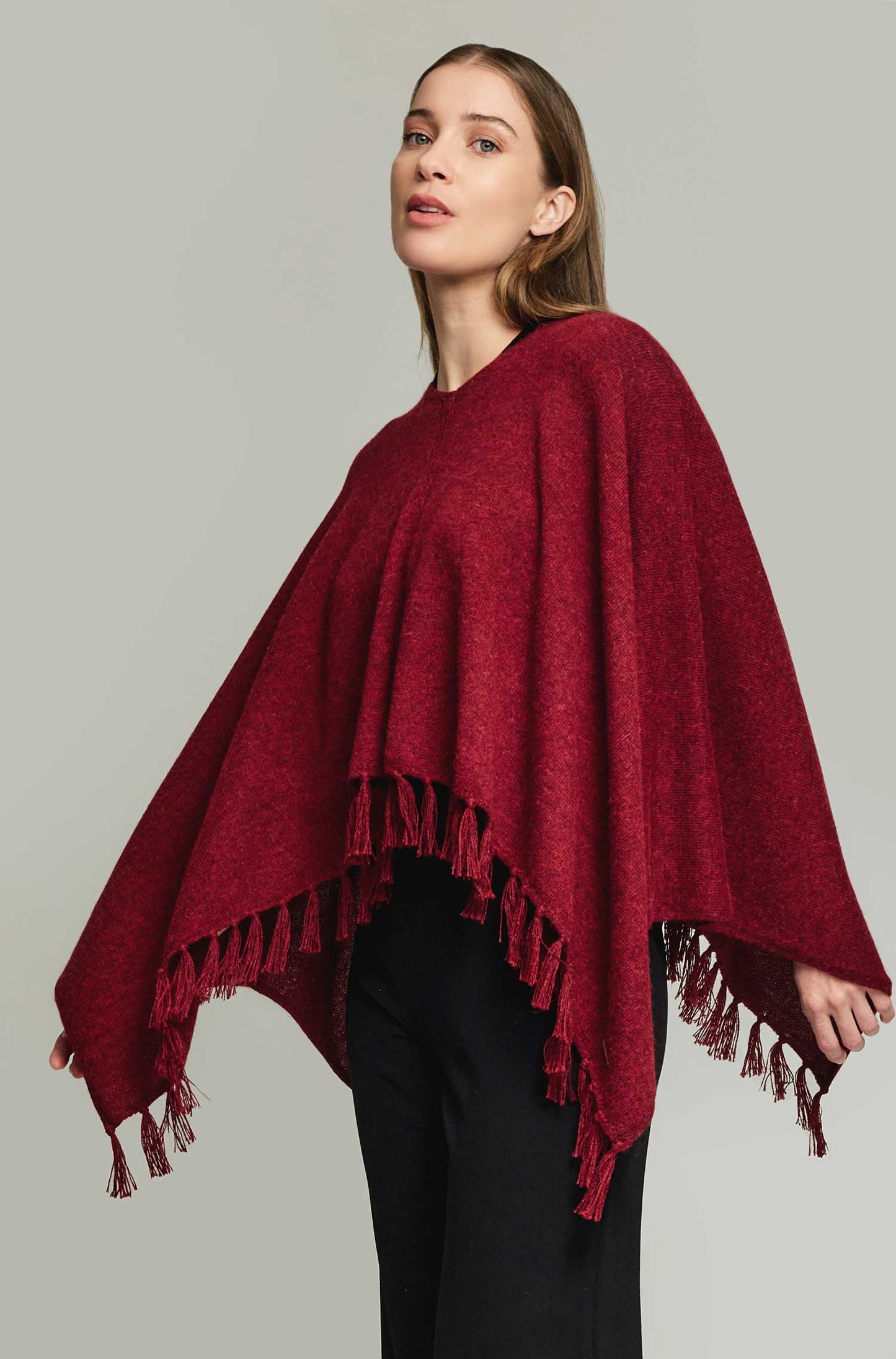 Alpaka Poncho SCORPIO – Hochwertiger Poncho aus 100% Baby Alpaka | Edler Look & Kuschelweicher Komfort