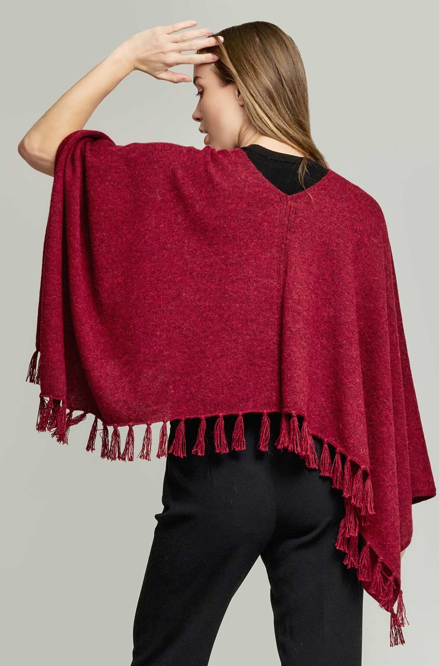 Alpaka Poncho SCORPIO – Hochwertiger Poncho aus 100% Baby Alpaka | Edler Look & Kuschelweicher Komfort