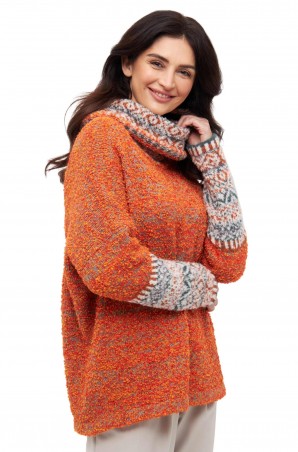 Detailansicht Alpaka Pullover COLORES ANDEN – Bouclé-Strick mit bunten Mustern an Kragen und Ärmeln