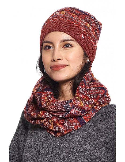 Loop-Schal GELIA aus 100% Baby Alpaka im Jacquard-Design – farbenfroher Feinstrick aus Peru