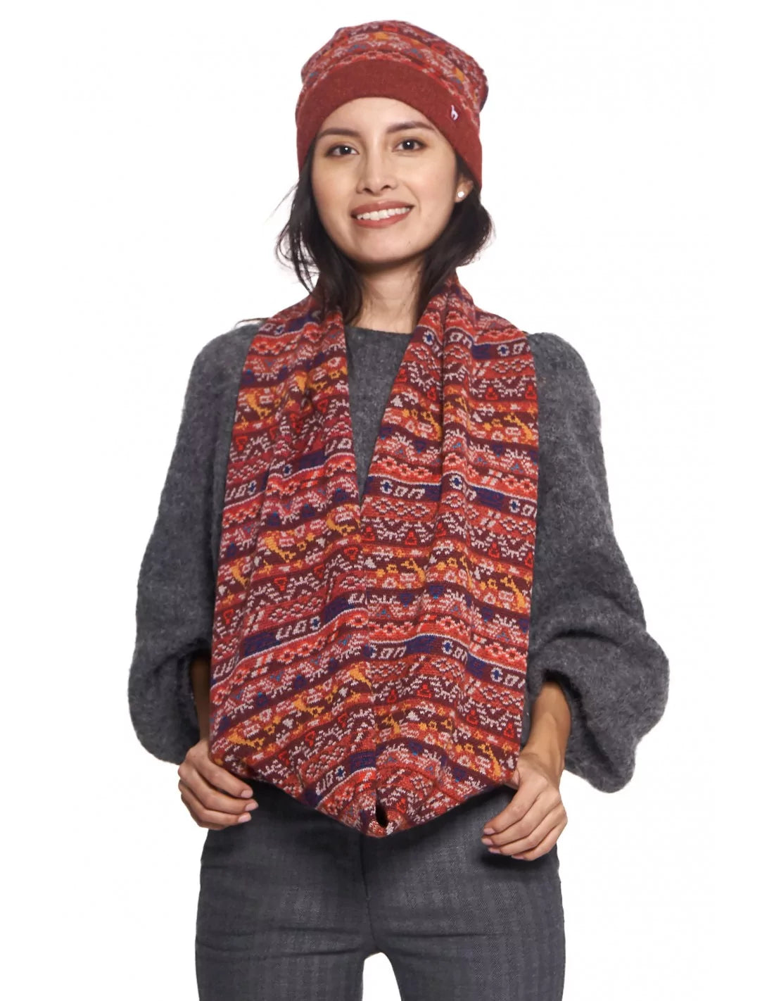 Detailaufnahme des GELIA Schals – luxuriöser Loop aus Baby Alpaka, handgefertigt in Peru