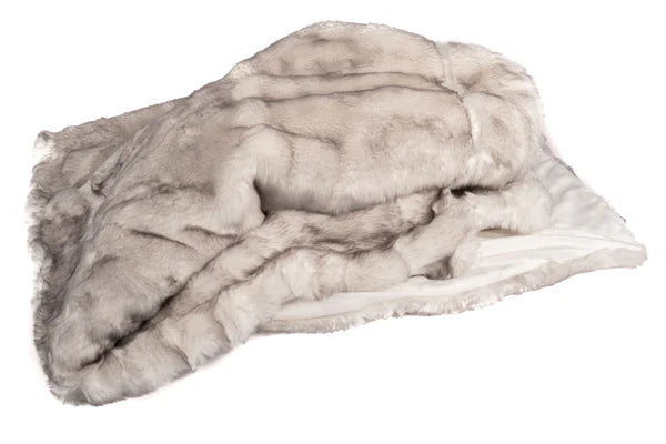 Detailaufnahme der Polar Fuchs Decke – weiche Oberfläche mit dekorativer Rückseite